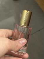 Prix de gros usine – Flacon de parfum en verre rond multicolore vide avec capuchon nervuré doré de luxe et atomiseur, logo personnalisé