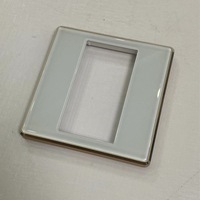Prise de courant exclusive pour l'exportation, conforme aux normes européennes, thaï-vietnamiennes, avec cadre métallique et verre trempé, design 6 trous pour l'intérieur de la maison