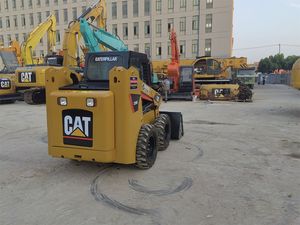 Chargeuse compacte sur pneus CAT 226B d'occasion, mini-chargeuse Caterpillar d'origine à faible nombre d'heures avec godet standard - Product Image 6