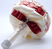 Bouquet de mariée artisanal de luxe en soie et satin, orné de perles et de cristaux, avec roses, pour mariage, remise de diplôme, Pâques, pour mariée et demoiselles d'honneur
