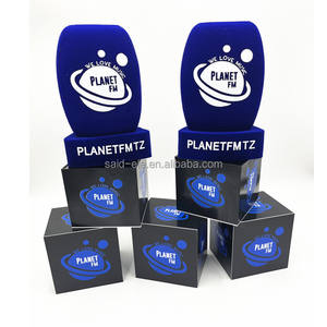 Drapeau de microphone radio cube blanc imprimé sur mesure avec logo Shur E SM 7B, drapeau de microphone avec nom de marque - Product Image 4