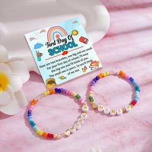 Bracelet de perles de riz colorées avec perles de lettre acrylique "<span class=keywords><strong>MAMA</strong></span>" Bracelet en forme de coeur doré Ensemble de bracelets parent-enfant en acrylique - Product Image 2