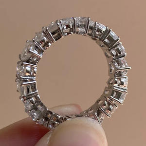 แหวนเพชรทรงกลมเจียระไนแบบบริลเลียนท์ สี D ธรรมชาติ รับรองโดย GIA สำหรับผู้หญิง สไตล์คลาสสิกสำหรับการหมั้น - Product Image 3