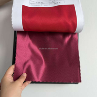Rideaux de fond en satin couleur bordeaux sur mesure pour la décoration de mariage