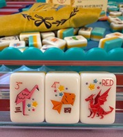 Tuiles d'art Mahjong américaines bleues personnalisées à trois couches, tuiles de Mahjong américaines en acrylique, adaptées aux casinos et au jeu d'argent