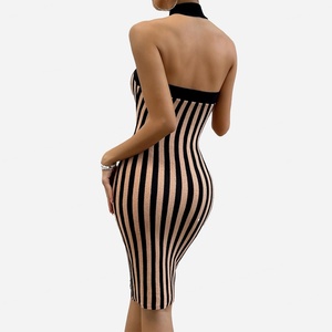 โรงงาน OEM ชุดเดรสไหมพรมทรงเอ สไตล์ลำลอง คอวี โชว์หลัง ลายเรียบ ทันสมัย สำหรับฤดูใบไม้ร่วง - Product Image 2