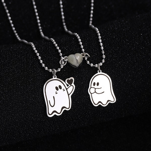 Collana con Ciondolo Fantasma per Coppie, Luminosa al Buio e Magnetica in Acciaio Inossidabile, Set Unico e Divertente per Lui e Lei - Product Image 2