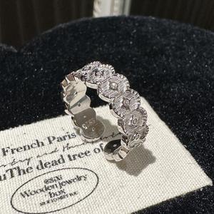 Bague en argent pur S925 avec design de niche, luxe léger, style médiéval vintage, bord de jupe, simple, tendance, style hip-hop - Product Image 1