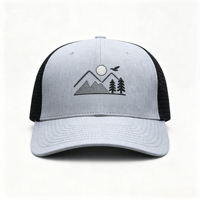 Casquette Trucker Unisexe Personnalisable avec Logo Brodé, Bicolore, Maille Frontale, Dos en Maille, Visière Courbe, Réglable, pour Activités de Plein Air et Montagne