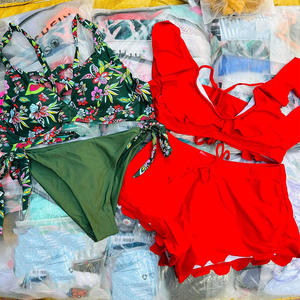 Lot de Pyjamas, Lingerie, Vêtements de Nuit, Robes de Soirée, Bikinis, Maillots de Bain, Chemisiers Brillants, Chaussures et Sandales pour Femme en Déstockage - Product Image 1