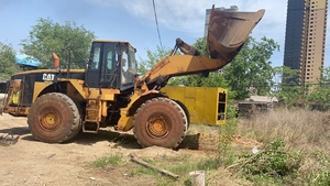 Chargeuse sur pneus Caterpillar 8 tonnes d'occasion, équipement de construction lourd, carrosserie en acier jaune, gros pneus, moteur - Product Image 5