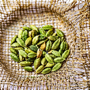 Cardamomo Verde Gujarati de la India, Cosecha Fresca, Cápsulas Naturales Crudas de Primera Calidad, 1 kg, para Venta al por Mayor y Distribución Internacional - Product Image 1