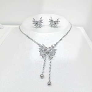 ชุดเครื่องประดับเงินแท้ 925 ชุบทอง ประดับเพชรคิวบิกเซอร์โคเนีย รูปกางเขน สำหรับผู้หญิง คุณภาพสูง เหมาะสำหรับงานปาร์ตี้และเพื่อนเจ้าสาว ราคาโรงงาน - Product Image 1