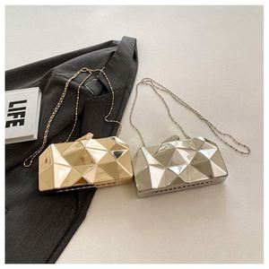 Bolso de Mano Metálico de Lujo Impresionante, Bolso de Hombro Dorado, Bolso de Noche Hecho a Mano para Mujer - Product Image 4