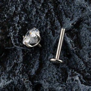 दाएं ग्रैंड एटम F136 टाइटेनियम 16 ग्राम दिल cz आंतरिक रूप से थ्रेडेड फ्लैट बैक लेरेट ट्रेगस हेलिक्स नाक - Product Image 4