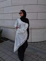 Übergrößen-Viskose-Abaya mit Langen Ärmeln, Spitzenstickerei, Nahtlosem Design und Handgezeichnetem Blumenmuster für Hochzeitsanlässe
