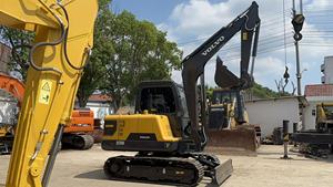 Excavatrice sur chenilles Volvo EC55D d'occasion en bon état, faible nombre d'heures de travail, poids opérationnel de 5 tonnes, godet de 3 m, moteur en stock à Shanghai - Product Image 3