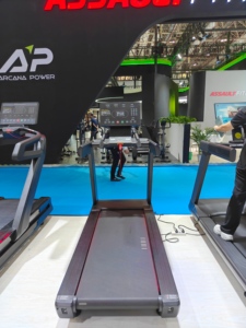 Elegante Máquina de Correr con Consola LED MND Fitness, Equipo de Gimnasio Comercial para Cadenas de Gimnasios, Alto Rendimiento - Product Image 3