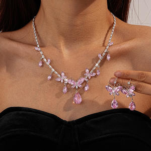 Set di Orecchini e Collana Vintage con Farfalla in Zircone, Gioielli di Lusso in Lega Placcata Oro, Catena per Clavicola di Alta Qualità - Product Image 1