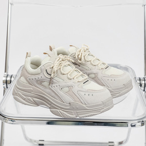 Zapatillas de plataforma con suela gruesa y logotipo personalizado para mujer, zapatillas deportivas con aumento de altura, blancas y negras, modernas y a la moda para hombre. - Product Image 2