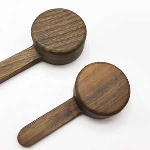 Cafe Tools Eco-Friendly 8g/10g Cuchara medidora de cobre de madera de nogal Cuchara cuantitativa para granos de café - Product Image 1