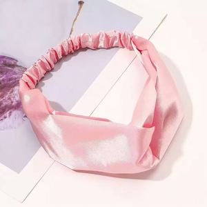 Accessoires pour femmes : Bandeaux élastiques en satin couleur unie, doux et absorbants - Product Image 3