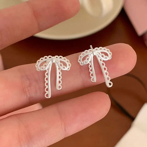 Pendientes de tuerca florales de alta gama Niche 2026, nuevos, con pasador de plata pura S925, delicada forma de flor, para mujer, oficina, cumpleaños, regalo de San Valentín - Product Image 5