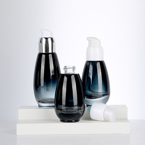 ขวดบรรจุภัณฑ์บำรุงผิว ขวดแก้วไล่สีดำ ขวดเครื่องสำอางแบบกำหนดเอง ขนาด 30 มล. 45 มล.  บรรจุภัณฑ์เปล่าพร้อมหัวปั๊มแบบกด ฝาเกลียว - Product Image 2