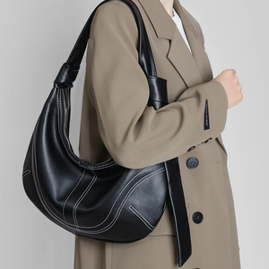 Sacs décontractés de qualité pour femmes en cuir véritable noir sous le bras avec pendentif - Product Image 2