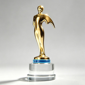 Trofeo de Resina con Placa de Oro Personalizada para Regalos - Product Image 3