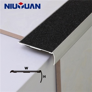 Profilo per Gradini in Alluminio Premium NIUYUAN OEM per Interni ed Esterni con Nastro Antiscivolo in Carburo di Silicio - Product Image 2