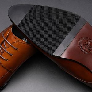 Zapatos de Cuero Hechos a Mano Otoño/Invierno 2025 - Zapatos Italianos de Negocios para Hombre - Botas de Tobillo Retro Impermeables de Alta Calidad - Product Image 4