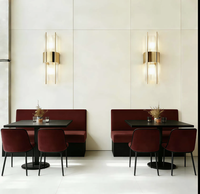Ensemble de mobilier pour café et restaurant : table demi-cercle, chaises et banquette de style sofa