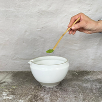 Bol à matcha japonais en céramique, bol à matcha traditionnel en céramique pour la cérémonie du thé, bol à matcha en céramique avec bec verseur