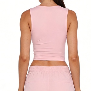 Top corto fruncido con cuello en V para mujer - Camiseta sin mangas ajustada, ropa de mujer a la moda - Product Image 4