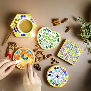 Kit <span class=keywords><strong>de</strong></span> bricolage créatif pour enfants : sous-verres <span class=keywords><strong>en</strong></span> mosaïque faits main à partir <span class=keywords><strong>de</strong></span> bambou, rotin et tiges végétales – Pack Festival - Product Image 1