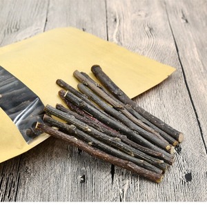 Bâtonnets à mâcher en branche de pomme 12cm 15cm, jouet pour animaux de compagnie en bois de pomme pour lapins, hamsters, chinchillas, cochons d'Inde, usage intérieur - Product Image 4