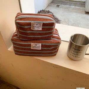 Bolsa de maquillaje de tela de rizo a rayas, bolsa absorbente de algodón puro para mujer, bolsas de viaje suaves y cómodas - Product Image 2