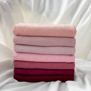 Fournisseur <span class=keywords><strong>de</strong></span> gros avec étiquette personnalisée, hijab en mousseline <span class=keywords><strong>de</strong></span> soie saoudien uni et coréen, foulards et châles pour enfants musulmans pour femmes - Product Image 5