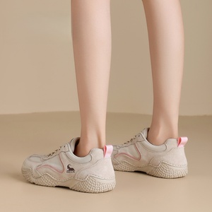 Chaussures décontractées et de sport pour femmes, nouvelle collection, semelle souple antidérapante, légères, à lacets, avec empeigne en daim synthétique et cuir véritable - Product Image 1
