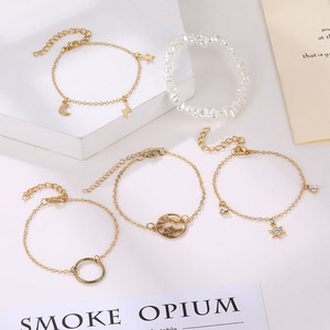 KISSWIFE Set di 5 Braccialetti Unisex alla Moda in Lega con Design Geometrico, Stella, <span class=keywords><strong>Luna</strong></span> e Mappa del Mondo, Kit con Catena Metallica - Product Image 4