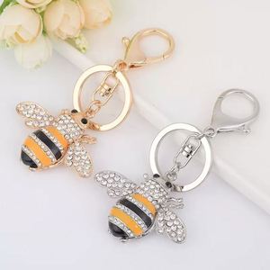 Vente en gros de porte-clés créatifs en forme de petite abeille, pendentifs pour sacs à main pour femmes et petits pendentifs cadeaux - Product Image 4