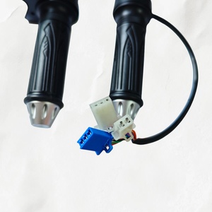 Poignées de trottinette électrique en plastique résistant à la chaleur, élégantes et de haute qualité, avec contrôle de vitesse réglable multi-vitesses pour une conduite nocturne stylée - Product Image 6