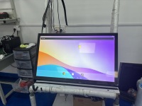 IP67 Dış Mekan Su Geçirmez Billboard 32 İnç 1080p IPS LCD Panel Parlama Önleyici Temperli Cam Uzaktan Yayınlı LCD Alışveriş Merkezi