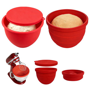 Ensemble de bols mélangeurs en silicone rouge avec couvercle pour batteur sur socle et levage de pâte - Product Image 1