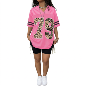 Camiseta Deportiva de Fútbol con Estampado de Leopardo Rosa, Cuello en V, Malla, Manga Corta, Personalizable con Logotipo Frontal para Mujer, Equipo/Marca - Product Image 1