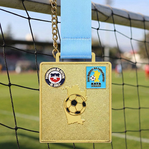 Médailles de football 2026 plaquées or en alliage de zinc émaillé avec logos de ballons et de fédérations en relief, médaille rectangulaire personnalisée pour récompense de football - Product Image 1