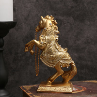 Décoration moderne Cheval de guerre fort Statue Résine Artisanat Rétro Maison Bureau Décoration Creative Bureau Ornements Steed Sculpture
