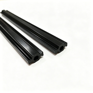 Profilé en polyamide PA66GF25 renforcé de fibres de verre à 25 % pour isolation thermique des cavités dans les cadres de fenêtres en aluminium - Product Image 2