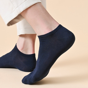 Bán Buôn Giá Rẻ Nhất Bông Hàng dệt kim Rắn Colour Thoáng Khí Thuyền Vớ Hấp Thụ Mồ Hôi Người Đàn Ông Thấp Cắt Ngắn Mắt Cá Chân Vớ Với Logo - Product Image 4